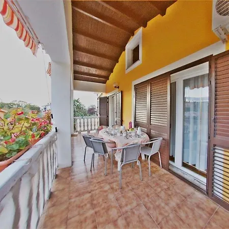 Apartment Villa Nedescina *