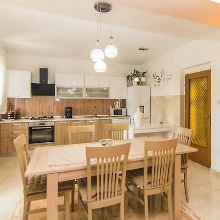Apartment Villa Nedescina *
