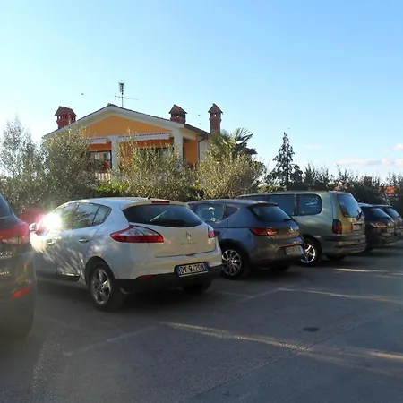 Villa Nedescina *