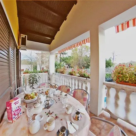 Villa Nedescina