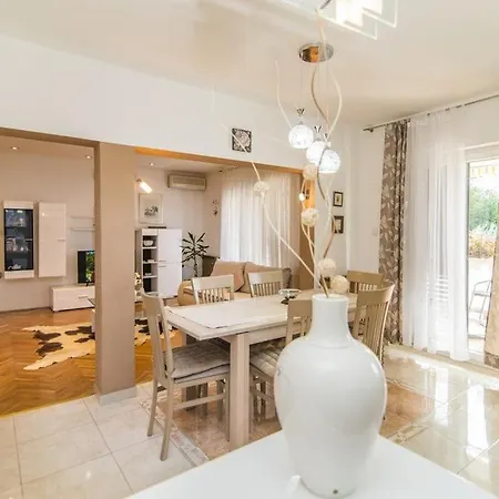 Apartment Villa Nedescina Nedeščina